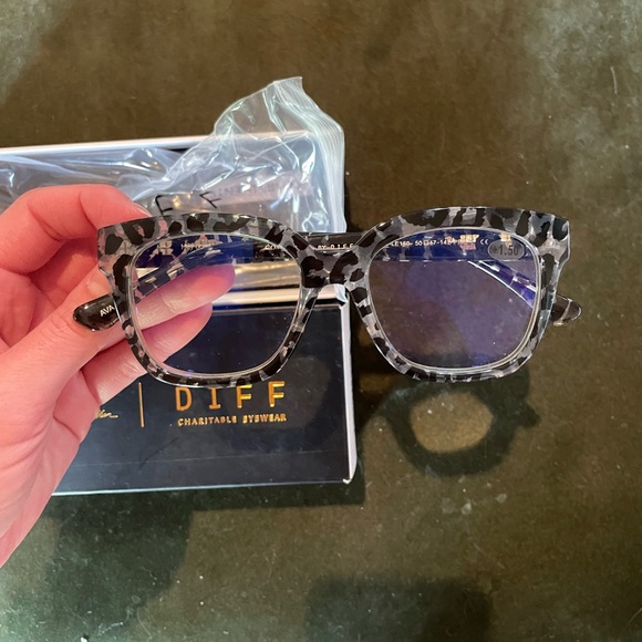DIFF Eyewear Blue Light Glasses | Animal Print | Jessie James Decker - Picture 1 of 3